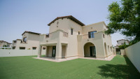Upgraded 5-Bed Villa for Sale in Entertainment Foyer, Jumeirah Islands