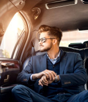 Personalized Limousine Service for Flexible Travel Plans