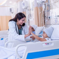 Dr. Suyash Pandey | Oncologist | Cancer Doctor | Radiation Therapy