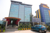 Best Banquet Hall in Ghaziabad for Wedding & Party | Abharam Retreats