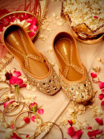 Authentic Handcrafted Punjabi Juttis for Ethnic Elegance