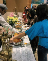 How much should catering cost for a wedding?